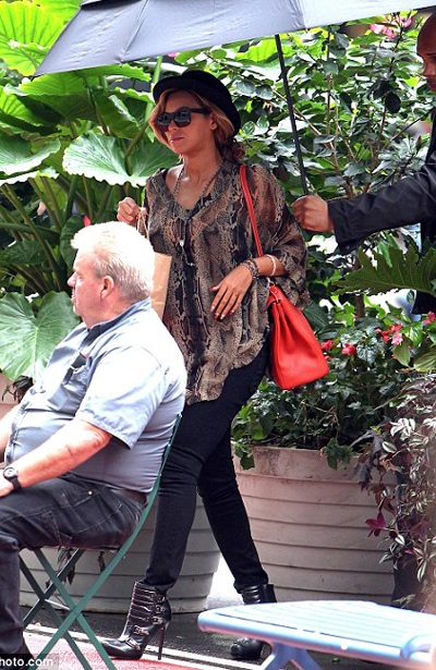 Beyonce - bà bầu sành điệu - 7