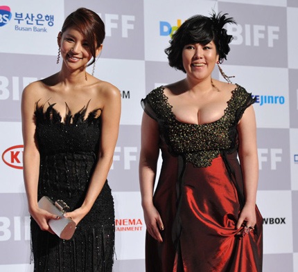 “Thảm họa thời trang” Oh In Hye vẫn thu hút dù kín đáo - 5 “Thảm họa thời trang” Oh In Hye vẫn thu hút dù kín đáo - 5