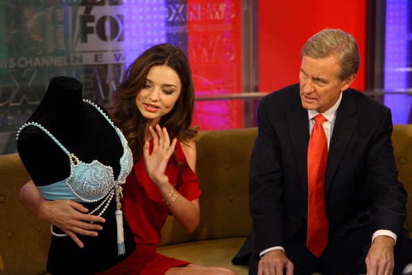 Miranda Kerr khoe áo lót 2,5 triệu đô la - 14 Miranda Kerr khoe áo lót 2,5 triệu đô la - 14