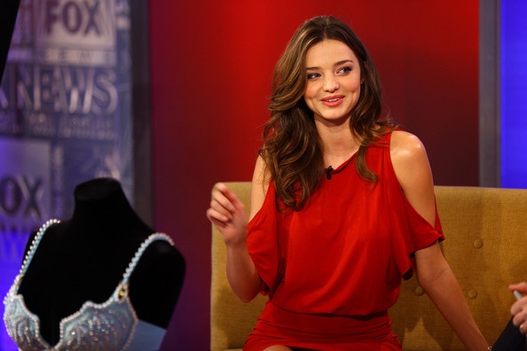 Miranda Kerr khoe áo lót 2,5 triệu đô la - 16 Miranda Kerr khoe áo lót 2,5 triệu đô la - 16