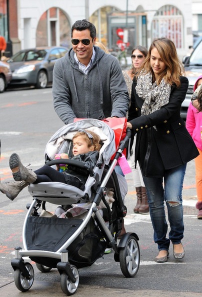 Hình ảnh đáng ghen tỵ về gia đình Jessica Alba - 4 Hình ảnh đáng ghen tỵ về gia đình Jessica Alba - 4