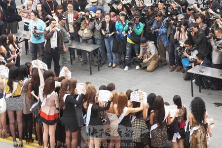 Trúc Diễm liên tục lọt ống kính phóng viên Trung Quốc - 13