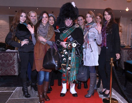Thí sinh Hoa hậu thế giới tới Scotland - 8 Thí sinh Hoa hậu thế giới tới Scotland - 8