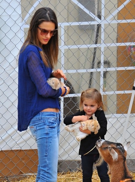 Hình ảnh đáng yêu về công chúa của thiên thần áo tắm Alessandra Ambrosio - 8 Hình ảnh đáng yêu về công chúa của thiên thần áo tắm Alessandra Ambrosio - 8