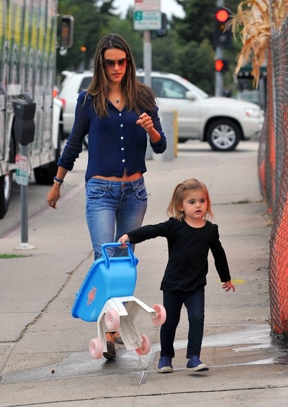 Hình ảnh đáng yêu về công chúa của thiên thần áo tắm Alessandra Ambrosio - 9 Hình ảnh đáng yêu về công chúa của thiên thần áo tắm Alessandra Ambrosio - 9