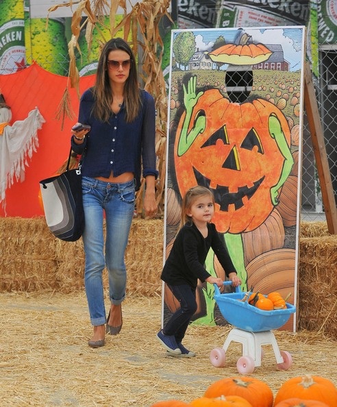 Hình ảnh đáng yêu về công chúa của thiên thần áo tắm Alessandra Ambrosio - 11 Hình ảnh đáng yêu về công chúa của thiên thần áo tắm Alessandra Ambrosio - 11