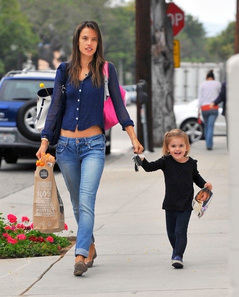 Hình ảnh đáng yêu về công chúa của thiên thần áo tắm Alessandra Ambrosio - 13 Hình ảnh đáng yêu về công chúa của thiên thần áo tắm Alessandra Ambrosio - 13