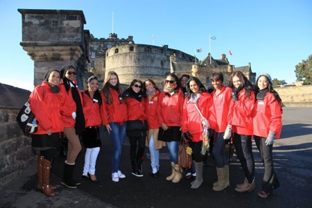 Thúy Vy và người đẹp Hoa hậu thế giới thăm thú Scotland - 31