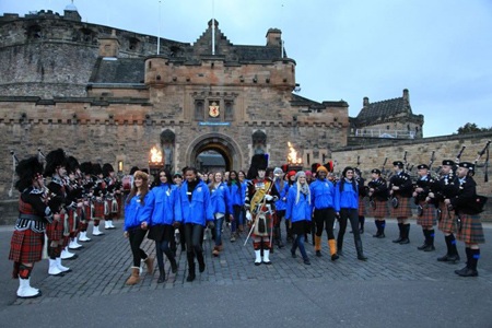 Thúy Vy và người đẹp Hoa hậu thế giới thăm thú Scotland - 40