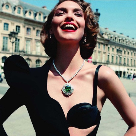 Arizona Muse khoe nụ cười tươi, trang sức đắt tiền  - 2