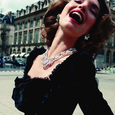 Arizona Muse khoe nụ cười tươi, trang sức đắt tiền  - 10