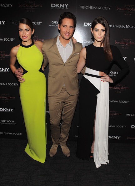 Người đẹp Chạng vạng khoe vẻ kiêu sa khi dự tiệc  - 2