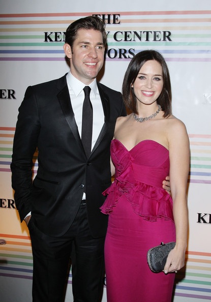 Vòng quanh thế giới giải trí ngày 6/12 - 3