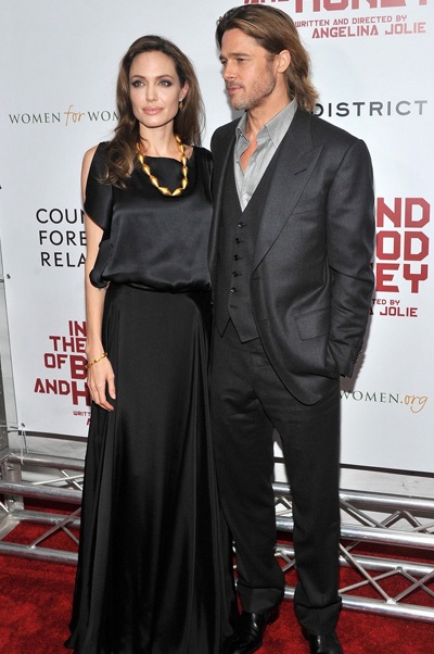 Angelina Jolie thân thiết với bố mẹ Brad - 4 Angelina Jolie thân thiết với bố mẹ Brad - 4