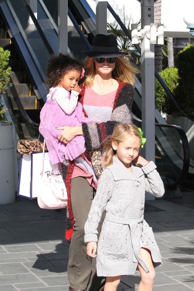 Vòng quanh thế giới giải trí ngày 4/12 - 2