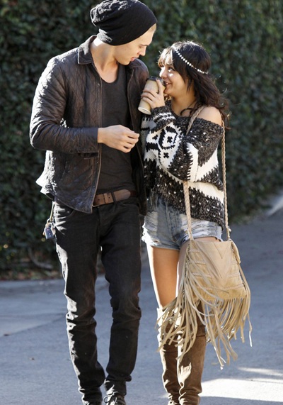 Vòng quanh thế giới giải trí ngày 4/12 - 7