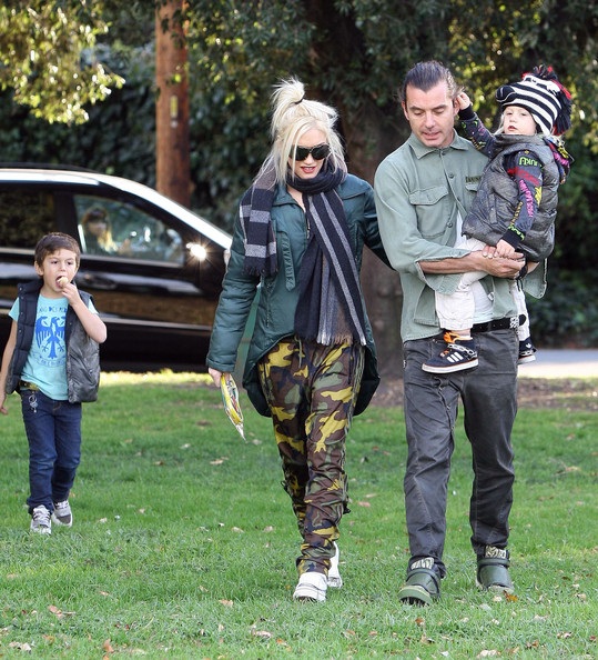 Vòng quanh thế giới giải trí ngày 5/12 - 1