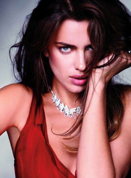 Irina Shayk khoe thân trần đính pha lê - 3 Irina Shayk khoe thân trần đính pha lê - 3