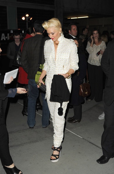 Angelina Jolie ôm chặt cha trong buổi công chiếu phim - 22