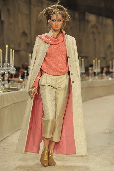 Khách vừa ăn vừa xem trình diễn thời trang! - 11