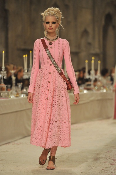 Khách vừa ăn vừa xem trình diễn thời trang! - 15