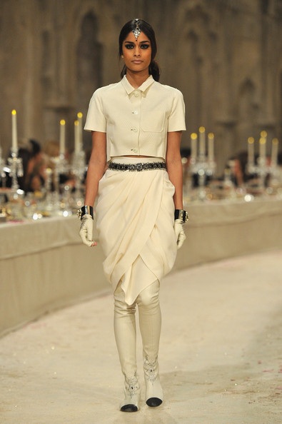 Khách vừa ăn vừa xem trình diễn thời trang! - 19