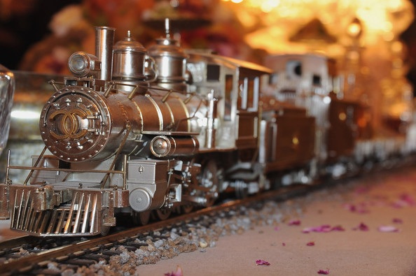 Khách vừa ăn vừa xem trình diễn thời trang! - 6