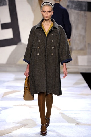 Ấm áp với áo lông Fendi - 4 Ấm áp với áo lông Fendi - 4