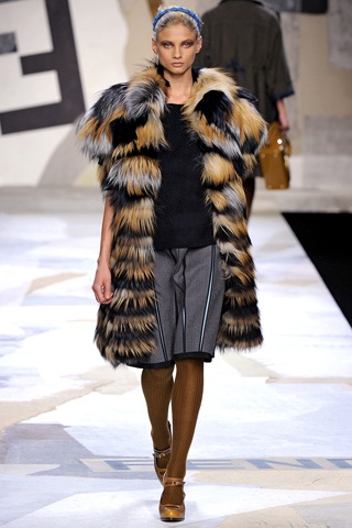 Ấm áp với áo lông Fendi - 6 Ấm áp với áo lông Fendi - 6