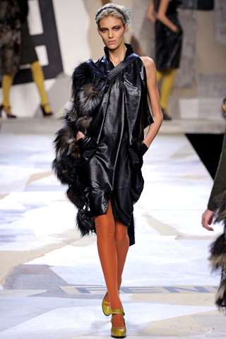 Ấm áp với áo lông Fendi - 9 Ấm áp với áo lông Fendi - 9