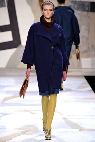 Ấm áp với áo lông Fendi - 16 Ấm áp với áo lông Fendi - 16