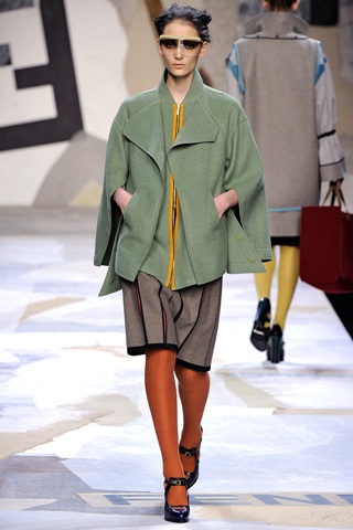 Ấm áp với áo lông Fendi - 20 Ấm áp với áo lông Fendi - 20