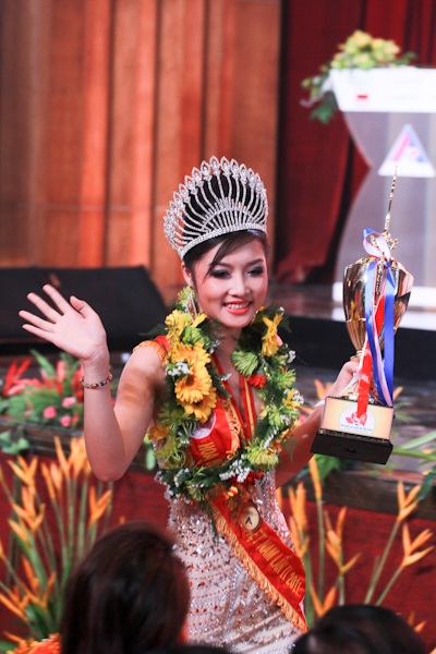 Triệu Thị Hà đăng quang Hoa hậu các Dân tộc Việt Nam - 2 Triệu Thị Hà đăng quang Hoa hậu các Dân tộc Việt Nam - 2