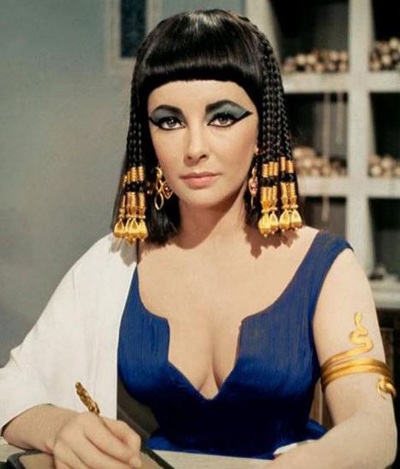 Bán đấu giá mái tóc Cleopatra của Elizabeth Taylor - 1 Bán đấu giá mái tóc Cleopatra của Elizabeth Taylor - 1