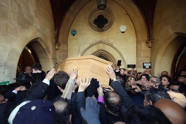 Vòng quanh thế giới giải trí ngày 11/12 - 1