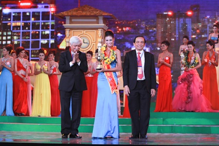 Nhìn lại đêm chung kết nhiều sắc màu - 23 Nhìn lại đêm chung kết nhiều sắc màu - 23