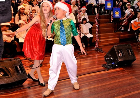 Quán quân Đồ Rê Mí hát mừng Giáng sinh trên truyền hình Úc và New Zealand - 2