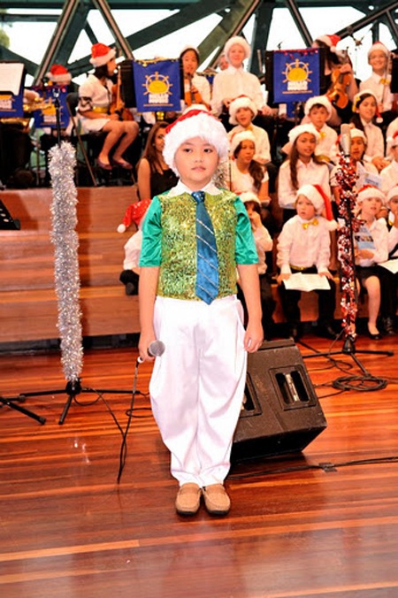 Quán quân Đồ Rê Mí hát mừng Giáng sinh trên truyền hình Úc và New Zealand - 1