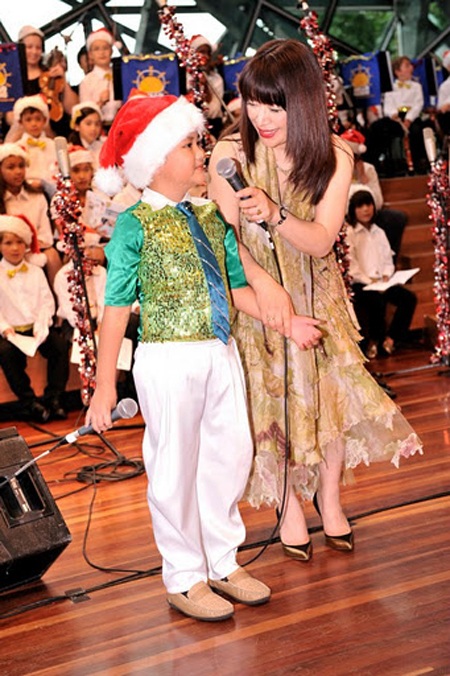 Quán quân Đồ Rê Mí hát mừng Giáng sinh trên truyền hình Úc và New Zealand - 3