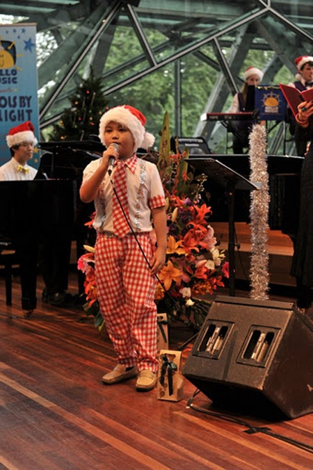 Quán quân Đồ Rê Mí hát mừng Giáng sinh trên truyền hình Úc và New Zealand - 5