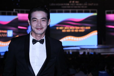 Bất chấp mưa lớn, “sao” tới dự lễ bế mạc LHP lần thứ 17 - 14