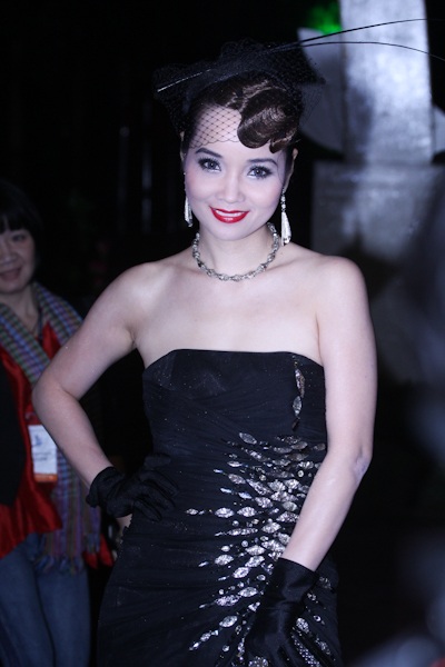 Bất chấp mưa lớn, “sao” tới dự lễ bế mạc LHP lần thứ 17 - 20