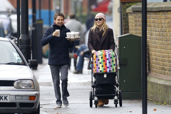 Vòng quanh thế giới giải trí ngày 18/12 - 5