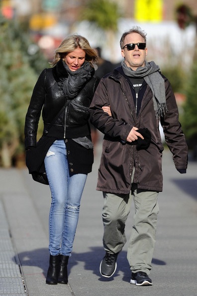 Vòng quanh thế giới giải trí ngày 18/12 - 9