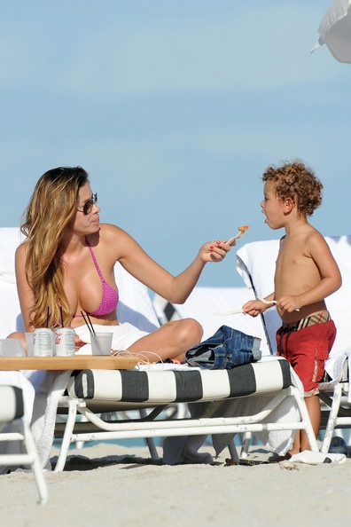 Siêu mẫu Venezuela khoe thân hình nảy lửa - 7