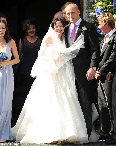 Cựu thành viên nhóm The Corrs mang thai con đầu lòng - 1