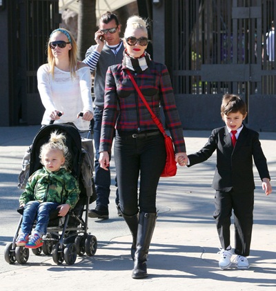 Vòng quanh thế giới giải trí ngày 25/12 - 1