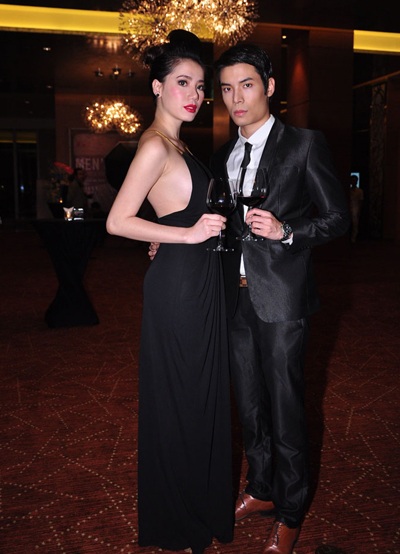 Chung Thục Quyên khoe trọn lưng trần - 5