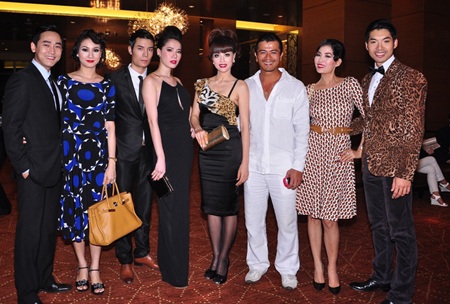 Chung Thục Quyên khoe trọn lưng trần - 6