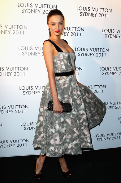 Miranda Kerr tung tăng váy bồng - 3 Miranda Kerr tung tăng váy bồng - 3